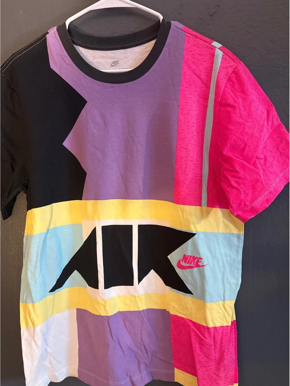 Nike Air Colorblock Graphic T-Shirt Medium